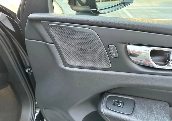 Volvo XC 60 cena 148000 przebieg: 106648, rok produkcji 2019 z Bydgoszcz małe 121